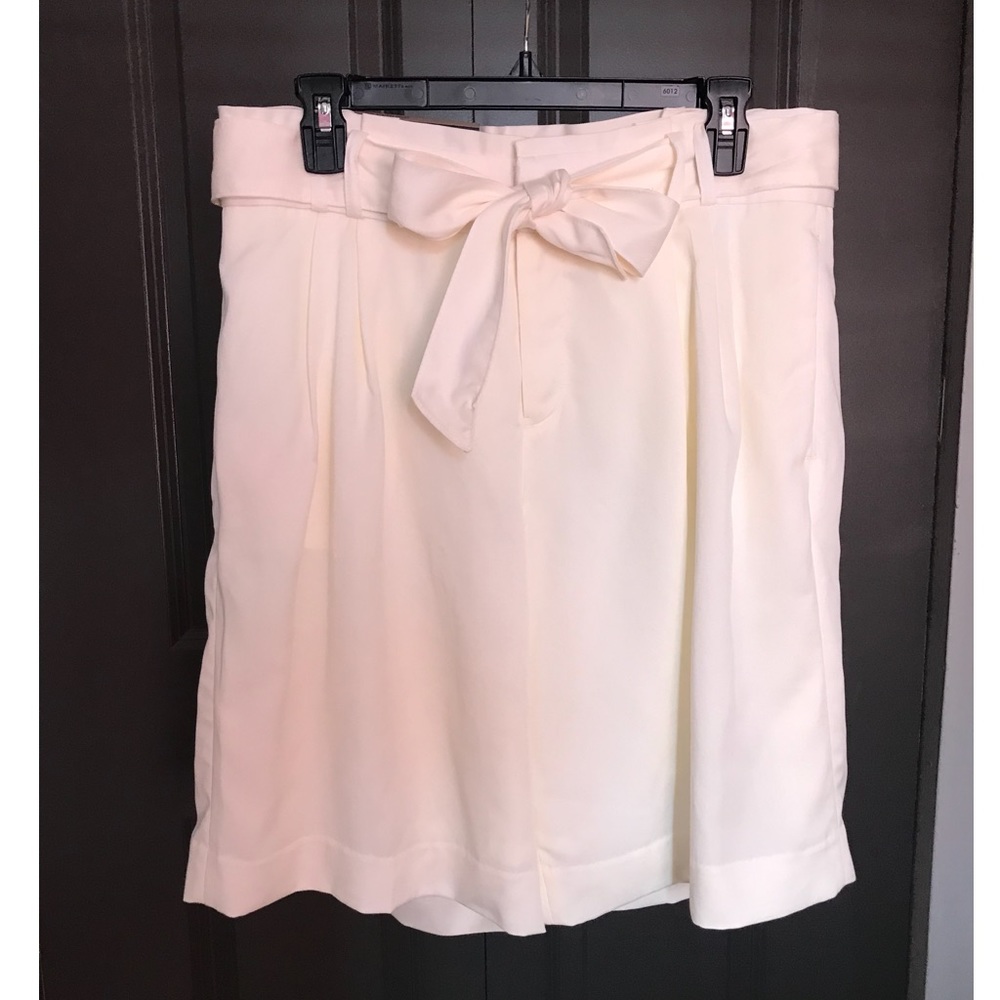 NWT banana republic Avery Bermuda shorts ivory 6